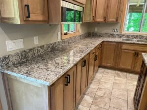 Customer review highlighting affordable quartz countertop installation in Kennesaw, GA.