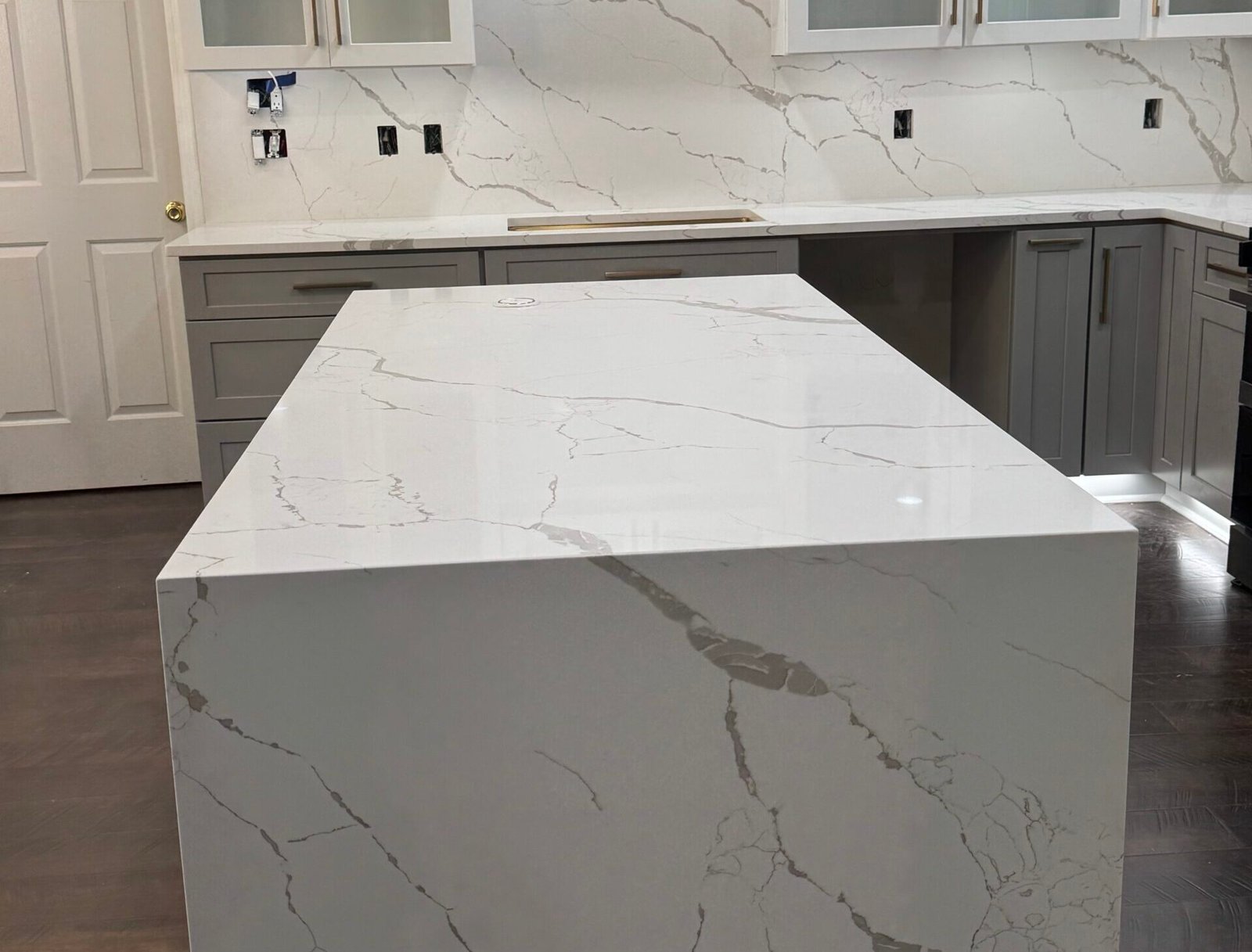Skilled countertop contractors in Powder Springs, GA, preparing quartz surfaces for installation
