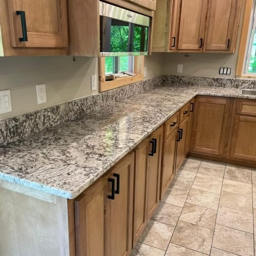 Customer review highlighting affordable quartz countertop installation in Kennesaw, GA.